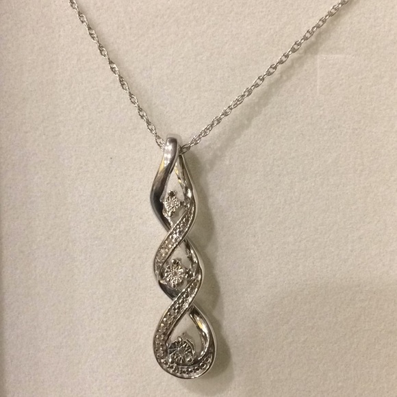 NWOT Silver Necklace - Picture 2 of 5